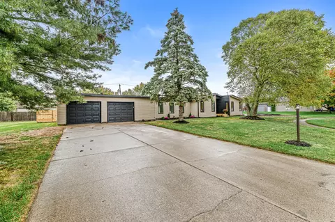 1212 Hickory Dr, Shelbyville, IN 46176