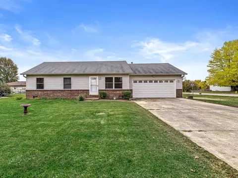 33 Renae Ct, Trafalgar, IN 46181