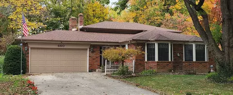 680 Hillcrest Dr, Greenwood, IN 46142