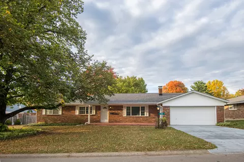 3820 Lantern Ln, Columbus, IN 47203