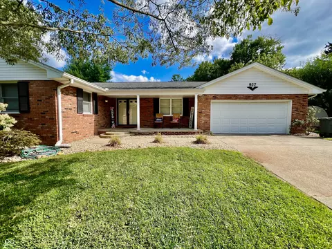 927 Holly Dr, Seymour, IN 47274