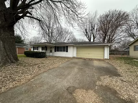 703 Winthrop Dr, Crawfordsville, IN 47933