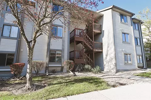 8158 Shorewalk Dr #C, Indianapolis, IN 46236