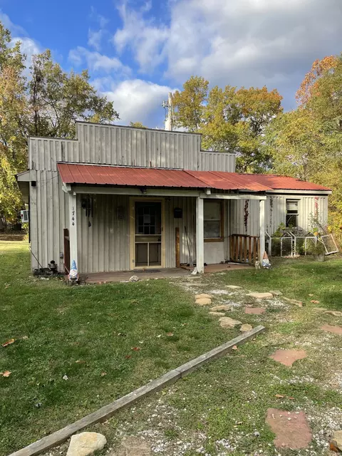 1744 N 1100 Dr W, Linton, IN 47441