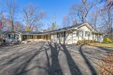 8102 Oak Hill Dr, Indianapolis, IN 46250