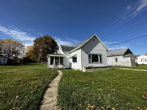 314 S Spring St, Hartford City, IN 47348