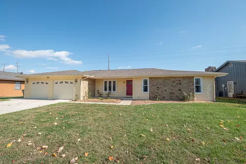 3623 Greenbriar Dr, Columbus, IN 47203