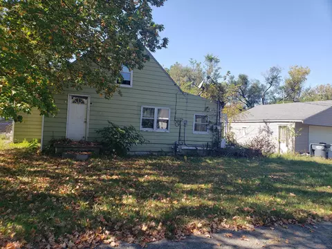 2402 W 28th St, Anderson, IN 46016