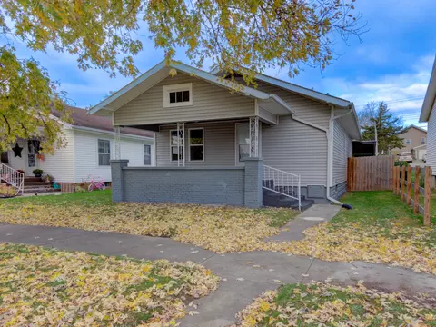 909 Shelby St, Shelbyville, IN 46176