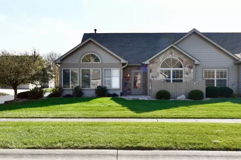 1053 Laurelwood Ln, Greenwood, IN 46142