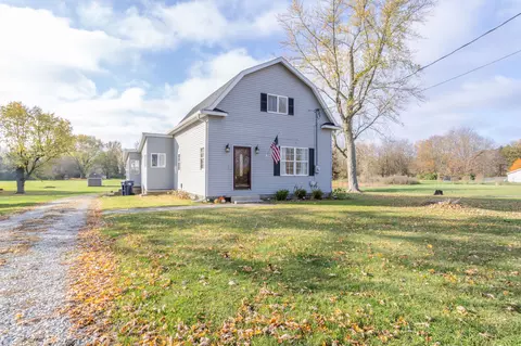 1613 W Country Club Dr, New Castle, IN 47362