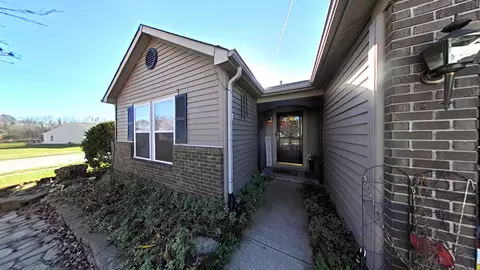 702 Edgewood Ct, Danville, IN 46122