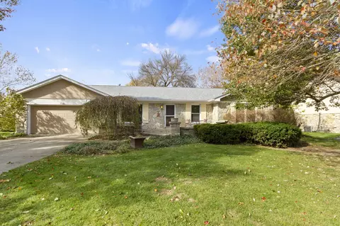 534 Nuthatch Dr, Zionsville, IN 46077
