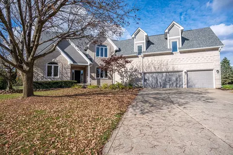2602 Waldon Dr, Greenwood, IN 46143