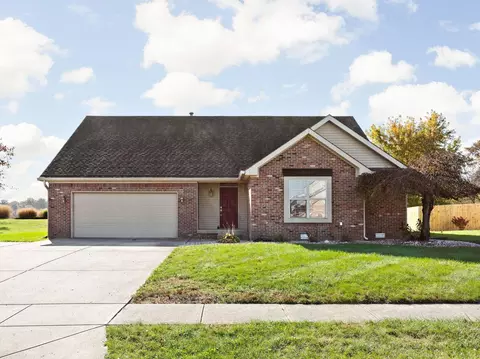 996 S Windhaven Ct, New Palestine, IN 46163