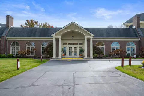 7601 Newport Bay Dr #113, Indianapolis, IN 46240