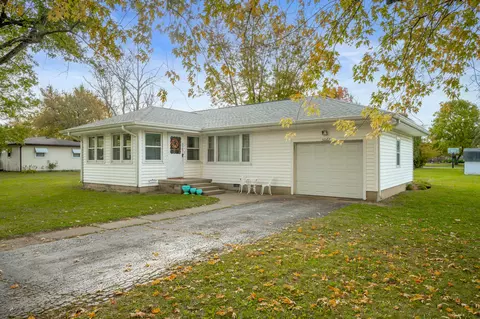 5067 Raesner South Dr, New Palestine, IN 46163