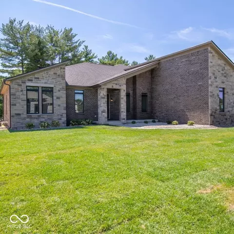 6889 Enclave Dr, Mccordsville, IN 46055