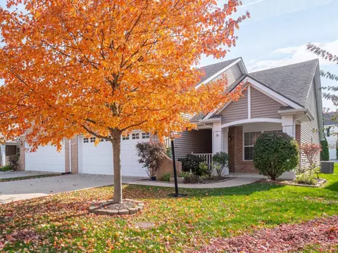 12171 Black Hills Dr, Fishers, IN 46038
