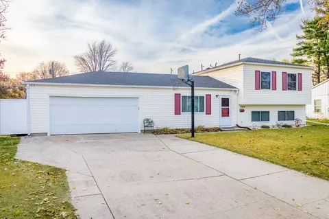 2924 Streamside Dr, Columbus, IN 47203