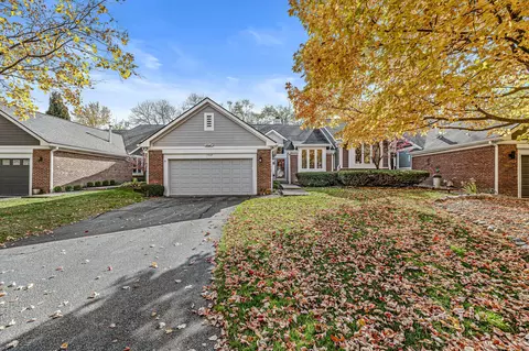 7989 Clearwater Pkwy, Indianapolis, IN 46240