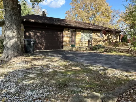 630 W Cutsinger Rd, Greenwood, IN 46143