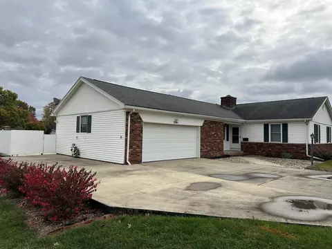 3261 Fairlawn Dr, Columbus, IN 47203
