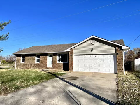 1791 Prairie Dr, Columbus, IN 47203