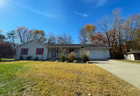 2003 Pinewood Ct, Seymour, IN 47274