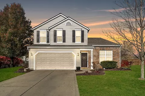 110 Paragon Ln, Westfield, IN 46074