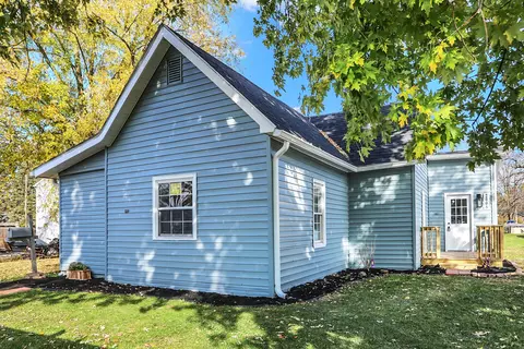 2008 N D St, Elwood, IN 46036