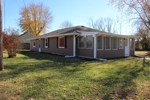 1071 W Raymond St, Brownstown, IN 47220