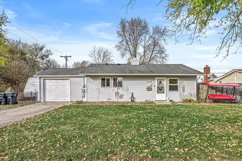228 Hollybrook Dr, New Whiteland, IN 46184