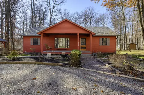 1389 Annandale Dr E, Nashville, IN 47448