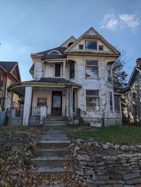 409 W 11th St, Anderson, IN 46016