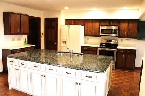 10057 Mill Run, Carmel, IN 46032 photo 3