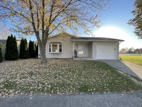 1203 Stanley St, Shelbyville, IN 46176