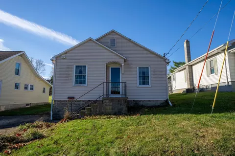 205 Paul St, Paoli, IN 47454