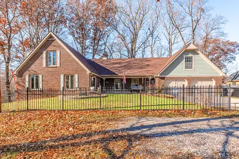 1932 Lakeview Dr, Avon, IN 46123