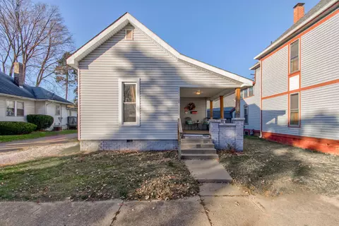 208 W Hendricks St, Shelbyville, IN 46176