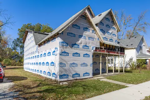 404 S Main St, Whitestown, IN 46075