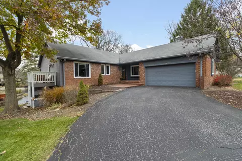 8243 Castlebrook Dr, Indianapolis, IN 46256
