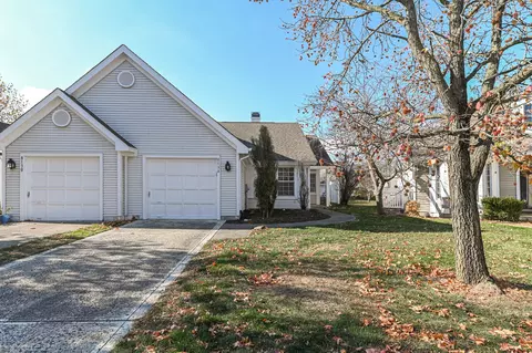 8134 Crook Dr N, Indianapolis, IN 46256