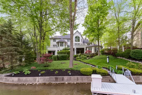 12151 Admirals Pointe Cir, Indianapolis, IN 46236