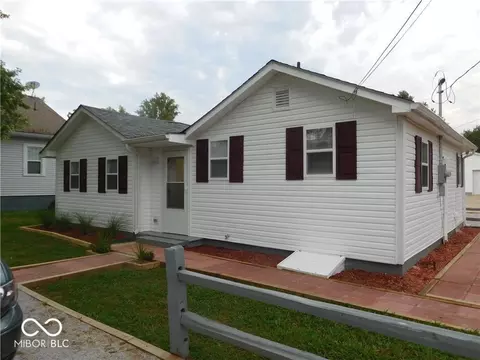 140 S St Clair St, Martinsville, IN 46151