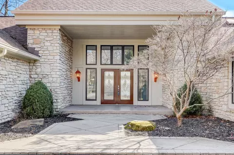 8815 Spinnaker Ct, Indianapolis, IN 46256