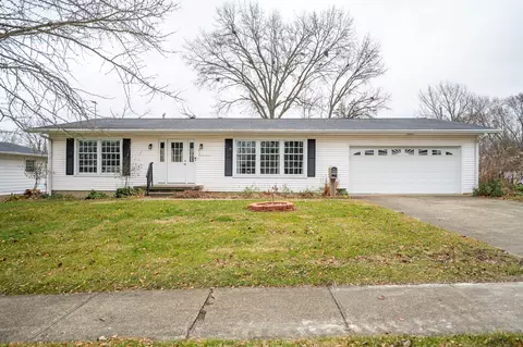 315 Redbud Ln, Greencastle, IN 46135