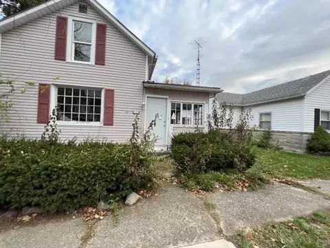 236 W Howard St, Parker City, IN 47368