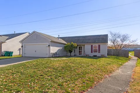 943 Lionshead Ln, Greenwood, IN 46143