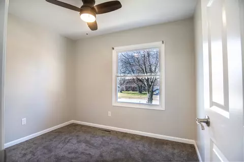5241 Regency Dr, Columbus, IN 47203 photo 10